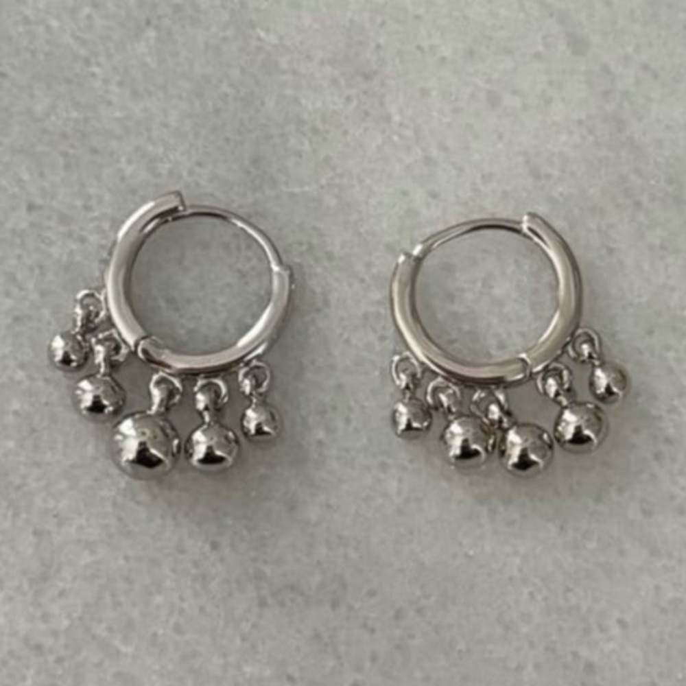 Sterling Silver Ball Round Fringe Huggie Hoop Earrings
Brand New - Picture 5 of 5
